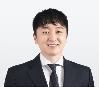 340x330_이영훈 Professional head-and-shoulders portrait of a man in a dark suit and tie, smiling against a light gray background.