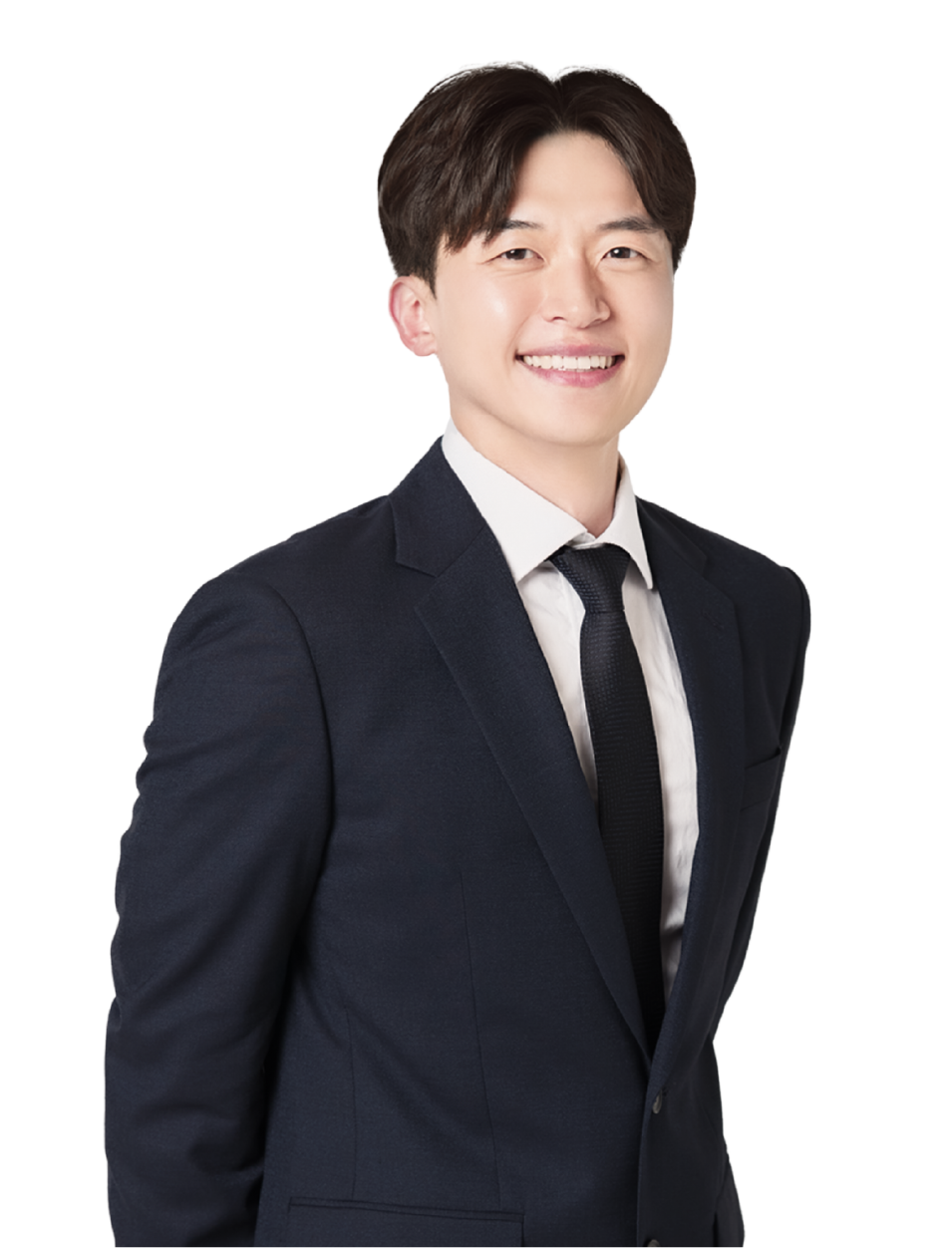 en_엄세웅 Smiling man in a dark suit and black tie, facing slightly to the left against a white background.
