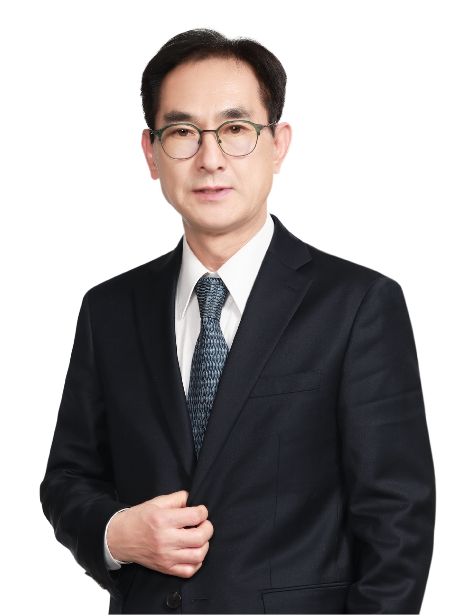 en_이기영 Portrait of a middle-aged Asian man in a dark suit and tie, wearing glasses, looking at the camera.