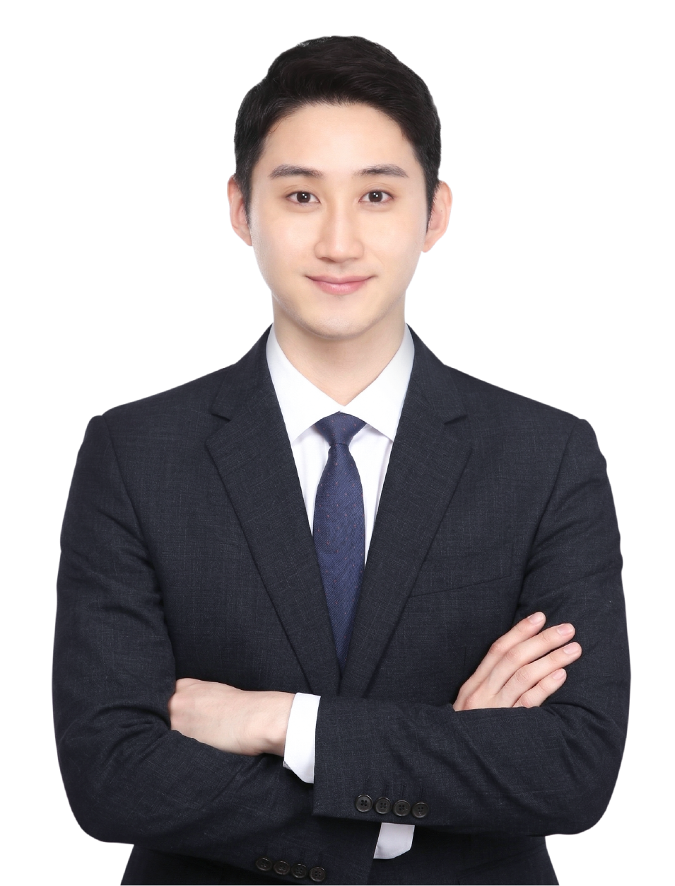 en_장재익 Professional portrait of a man in a dark suit with arms crossed against a white background.